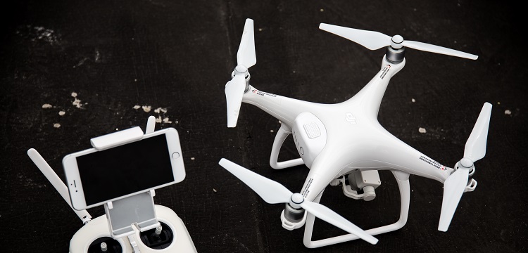 我是做檢測行業的大客戶銷售，在新能源的光伏、儲能和充電樁方面做市場去哪里找客戶呢 ?智能充電樁相比傳統充電樁有哪些優勢 